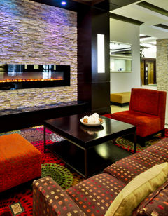 Holiday Inn Hotel & Suites