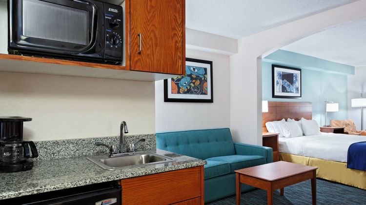 Holiday Inn Express Hotel & Suites Suite