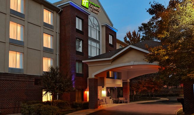 Holiday Inn Express Hotel & Suites Exterior