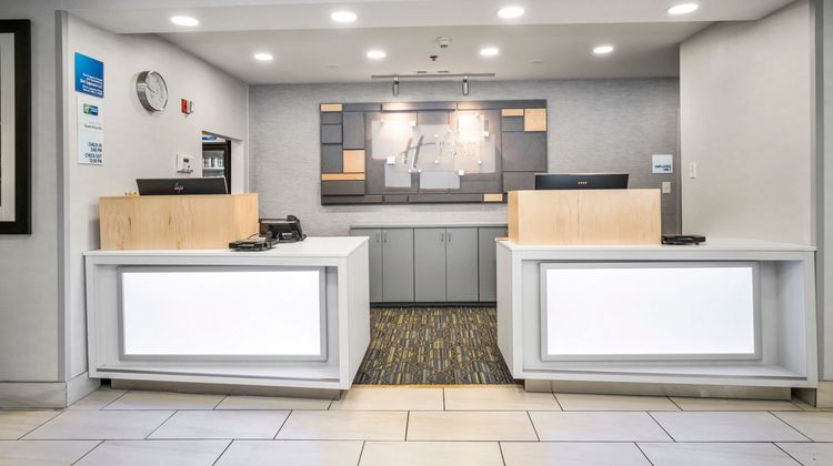 Holiday Inn Express Lobby