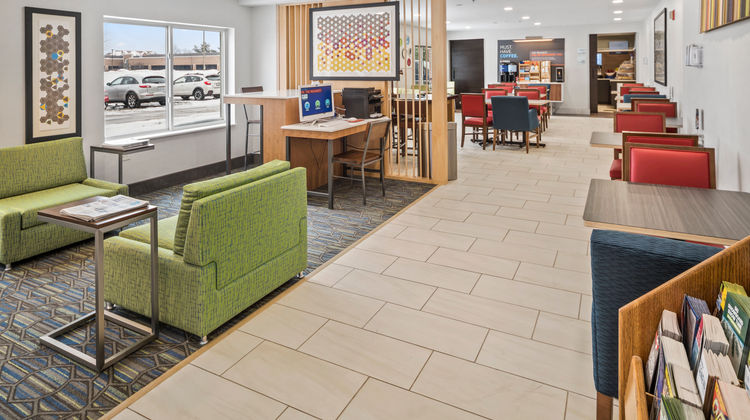 Holiday Inn Express Lobby