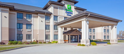 Holiday Inn Express & Suites Worthington Exterior