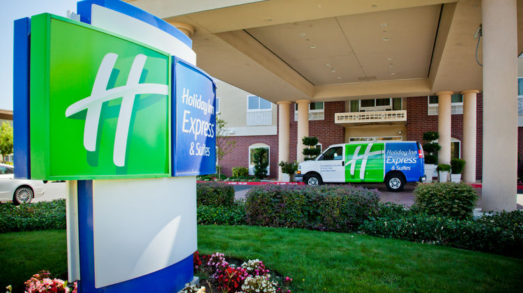 Holiday Inn Express Hotel & Suites Lobby