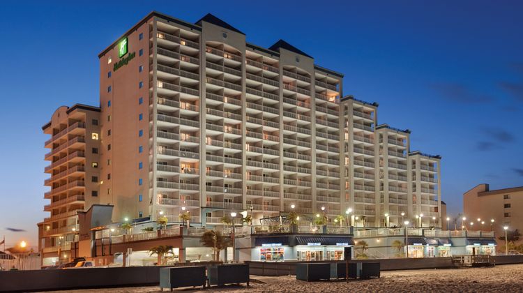 Holiday Inn Hotel & Suites Exterior