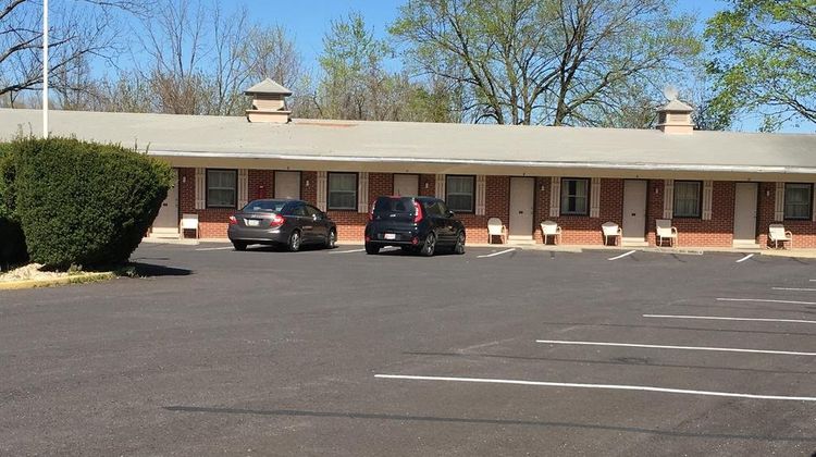 Red Carpet Inn Exterior
