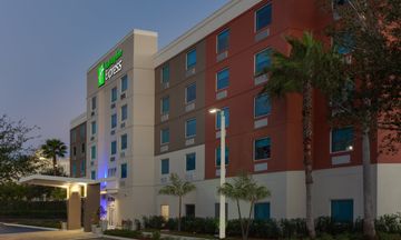 Holiday Inn Express & Stes Air/Sea Port