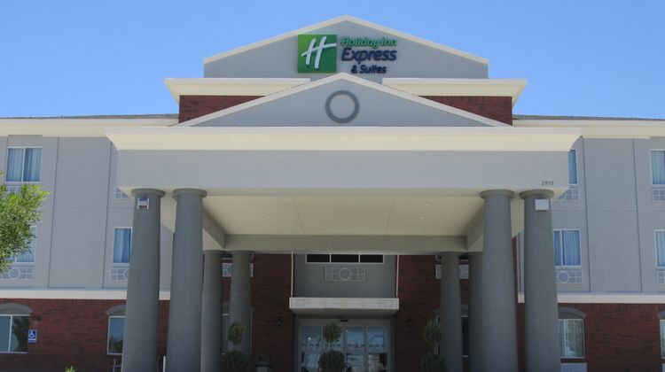 Holiday Inn Express Hotel & Suites Exterior