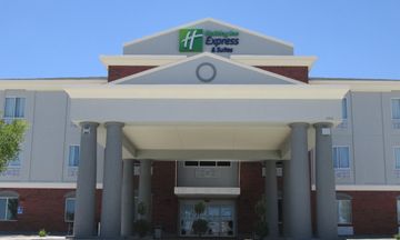Holiday Inn Express Hotel & Suites