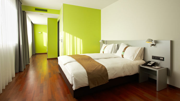 Holiday Inn Zurich Messe Room
