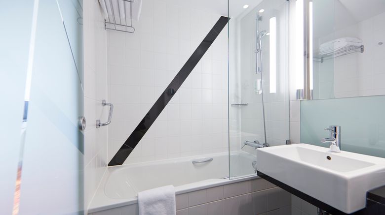 <b>Holiday Inn Zurich Messe Room</b>. Images powered by <a href="https://www.leonardoworldwide.com/" title="Leonardo Worldwide" target="_blank">Leonardo</a>.