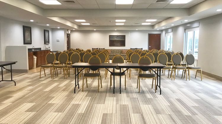 Holiday Inn Express Hotel & Suites Meeting