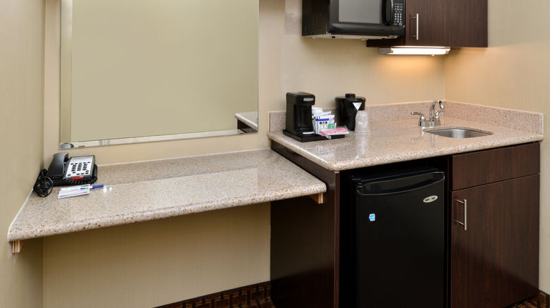 <b>Holiday Inn Express/Stes W-Airport Area Room</b>. Images powered by <a href="https://www.leonardoworldwide.com/" title="Leonardo Worldwide" target="_blank">Leonardo</a>.