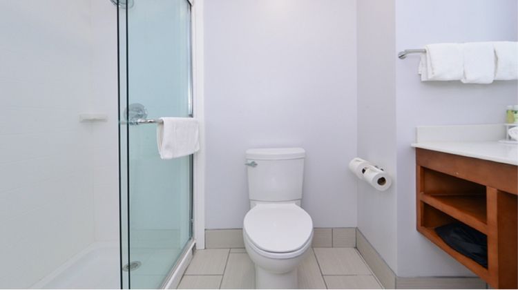 Holiday Inn Express & Suites Lexington Room