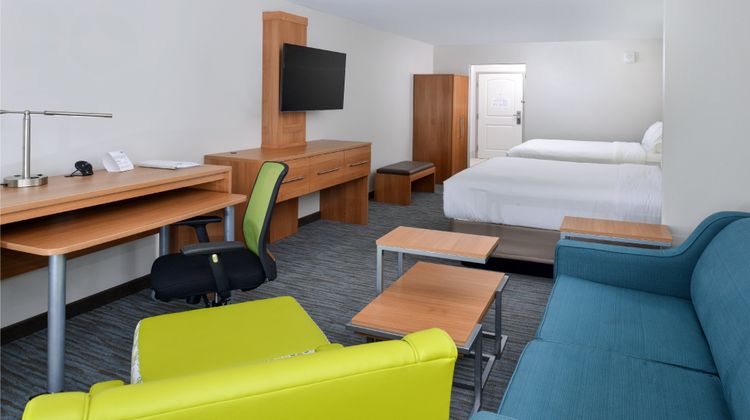 Holiday Inn Express & Suites Lexington Room