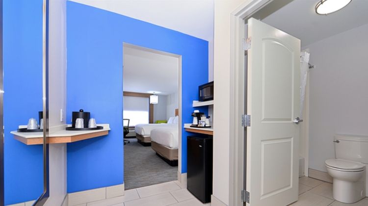 Holiday Inn Express & Suites Lexington Room