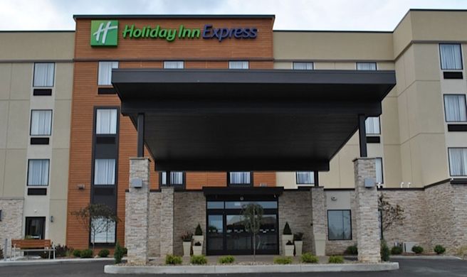 Holiday Inn Express Salem Exterior
