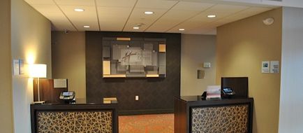 Holiday Inn Express Salem Lobby