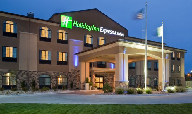 Holiday Inn Express Hotel & Suites Exterior