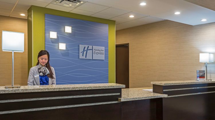 Holiday Inn Express Orlando East Lobby