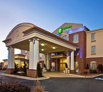 Holiday Inn Express & Suites Exterior