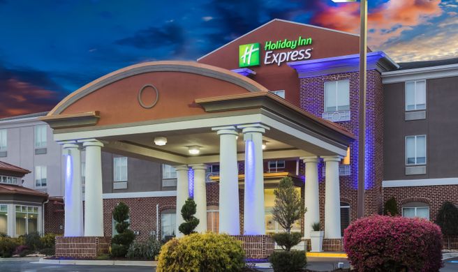 Holiday Inn Express & Suites Exterior