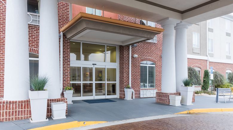 <b>Holiday Inn Express & Suites Exterior</b>. Images powered by <a href="https://www.leonardoworldwide.com/" title="Leonardo Worldwide" target="_blank">Leonardo</a>.