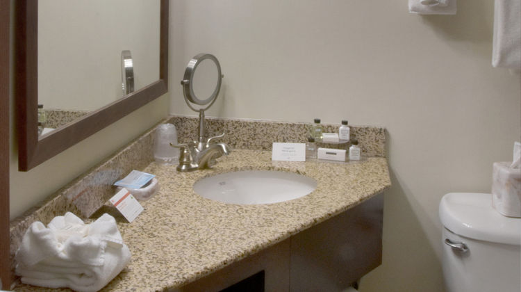 Crowne Plaza Cleveland Airport Room