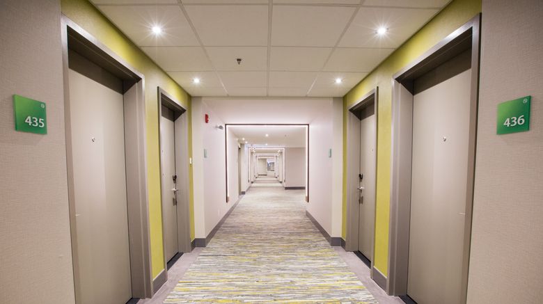 <b>Holiday Inn Hotel & Suites Calgary South Lobby</b>. Images powered by <a href="https://www.leonardoworldwide.com/" title="Leonardo Worldwide" target="_blank">Leonardo</a>.