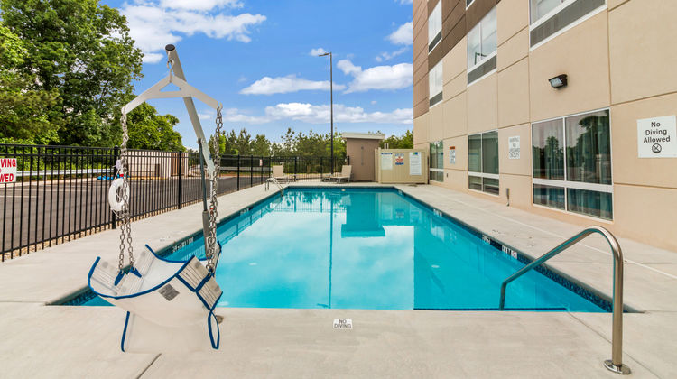 Holiday Inn Express Villa Rica Pool