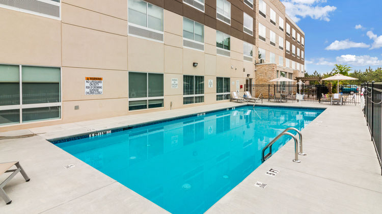Holiday Inn Express Villa Rica Pool