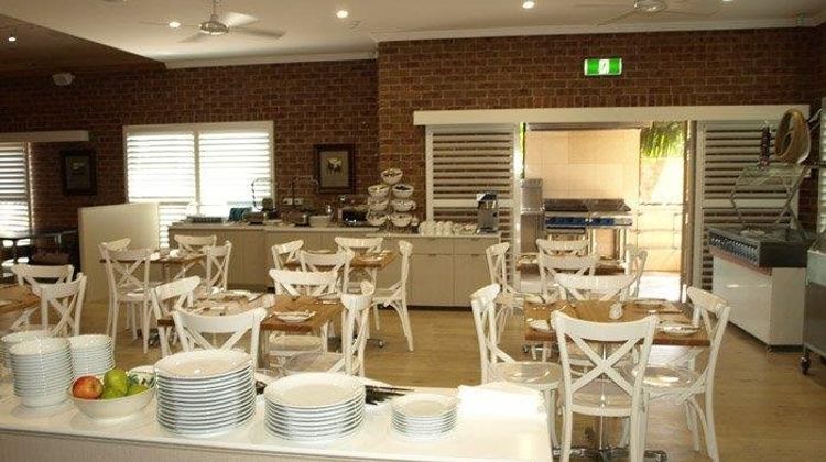 Francis Phillip Motor Inn & The Lodge Restaurant