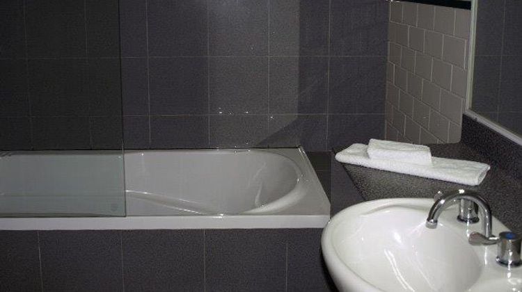Francis Phillip Motor Inn & The Lodge Room