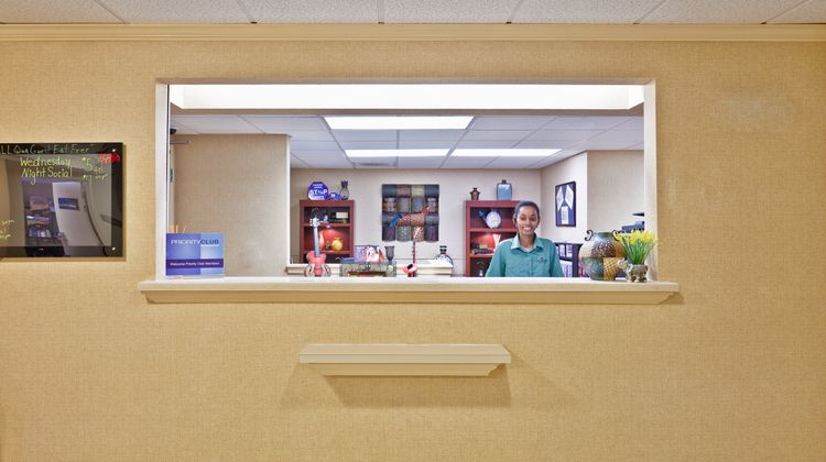 Candlewood Suites Olive Branch (Memphis Lobby