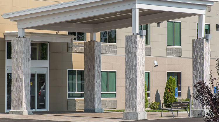 Holiday Inn Express/Stes Boston-Norwood Exterior
