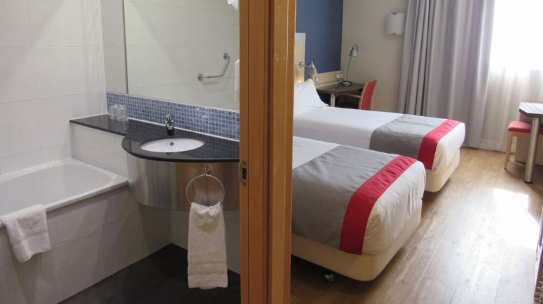 <b>Holiday Inn Express Valencia Bonaire Room</b>. Images powered by <a href="https://www.leonardoworldwide.com/" title="Leonardo Worldwide" target="_blank">Leonardo</a>.