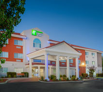 Holiday Inn Express Hotel & Suites Exterior