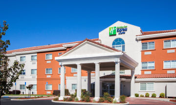 Holiday Inn Express Hotel & Suites