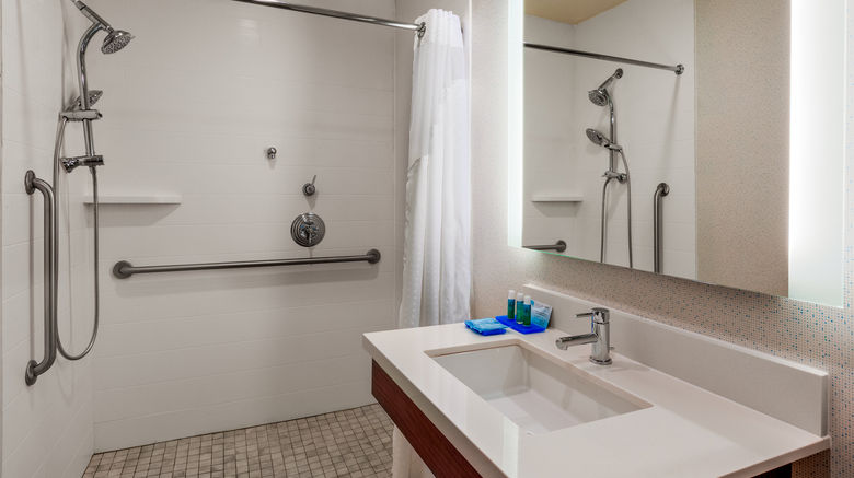 <b>Holiday Inn Express Hotel & Suites Room</b>. Images powered by <a href="https://www.leonardoworldwide.com/" title="Leonardo Worldwide" target="_blank">Leonardo</a>.