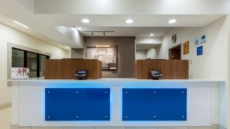 Holiday Inn Express N Evansville Lobby