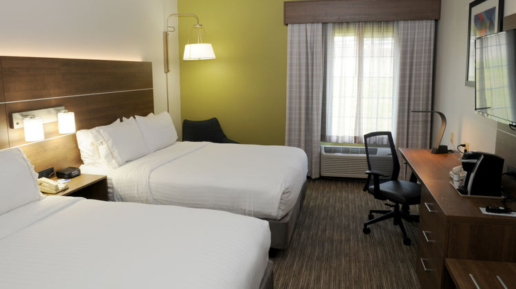Holiday Inn Express N Evansville Room