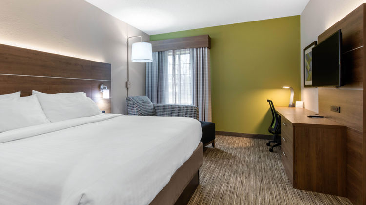 Holiday Inn Express N Evansville Room