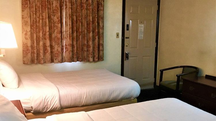 Red Carpet Inn Room