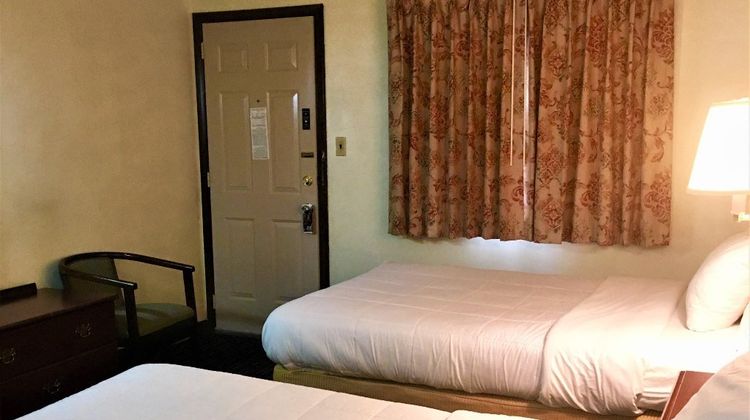 Red Carpet Inn Room