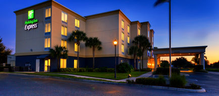 Holiday Inn Express Hotel & Suites Exterior