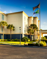 Holiday Inn Express Hotel & Suites