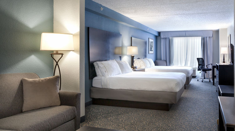 Holiday Inn Express Hotel & Suites Suite