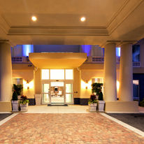Holiday Inn Express Hotel & Suites