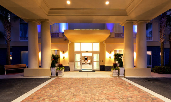Holiday Inn Express Hotel & Suites Exterior
