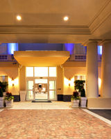 Holiday Inn Express Hotel & Suites