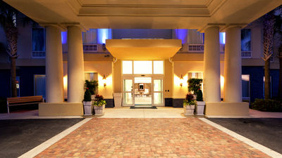 Holiday Inn Express Hotel & Suites